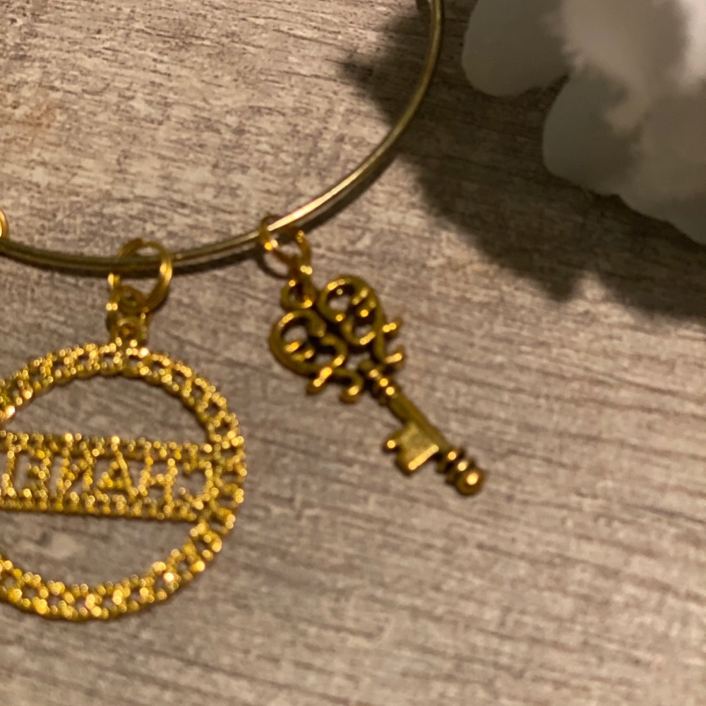 Bangle Bracelet Gold - Picture 3 of 3